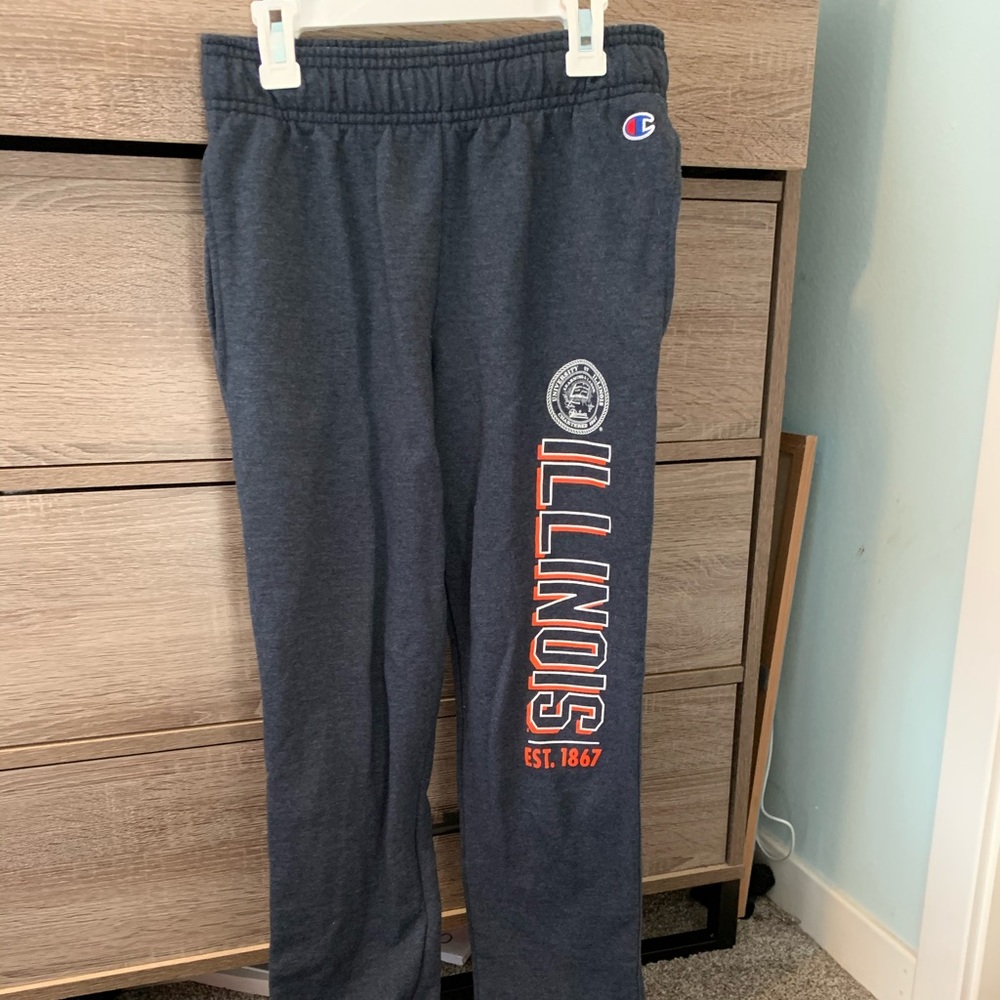 U of I champion joggers
